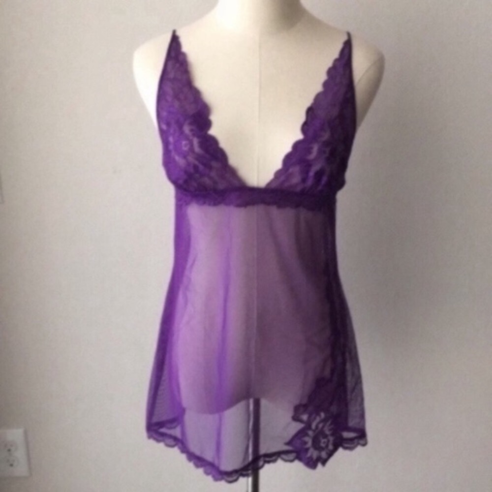 NWOT VS M Lace Slip